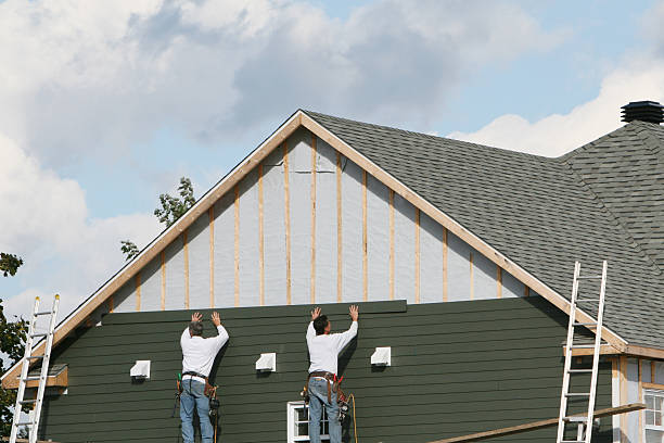 Professional Siding Installation technician working in Powell, OH